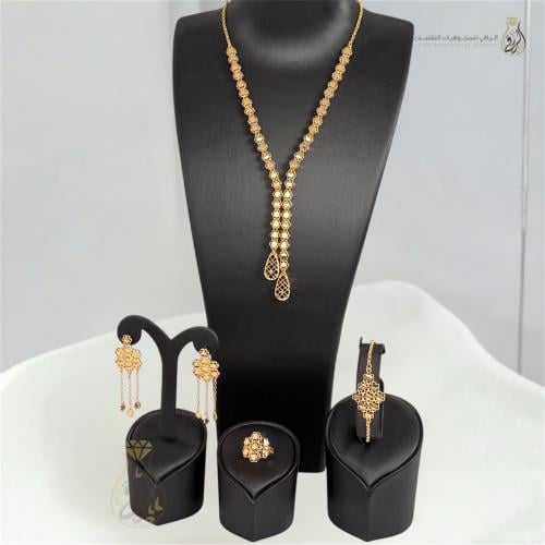 طقم وشاح الذهب