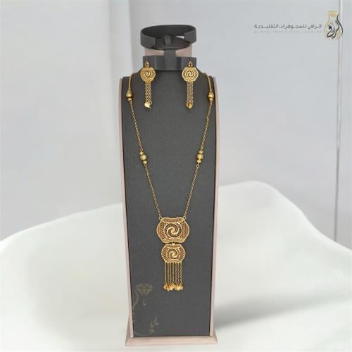عقد مجوهرات تقليدي