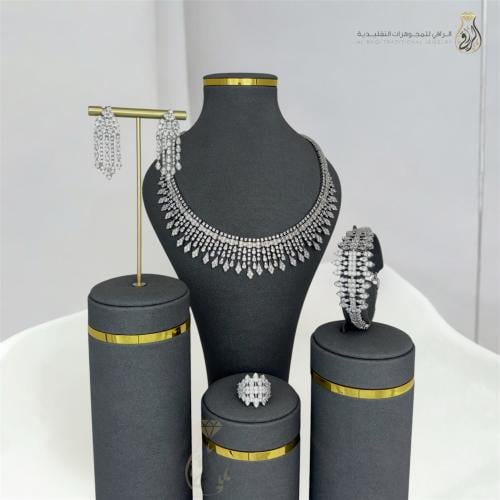 طقم الجاذبية الملكية
