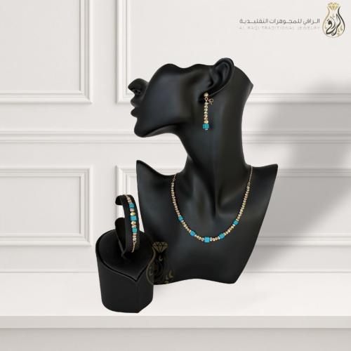 طقم ذهبي بلمسة فيروزية