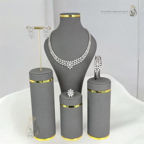 طقم فضي فاخر مرصع