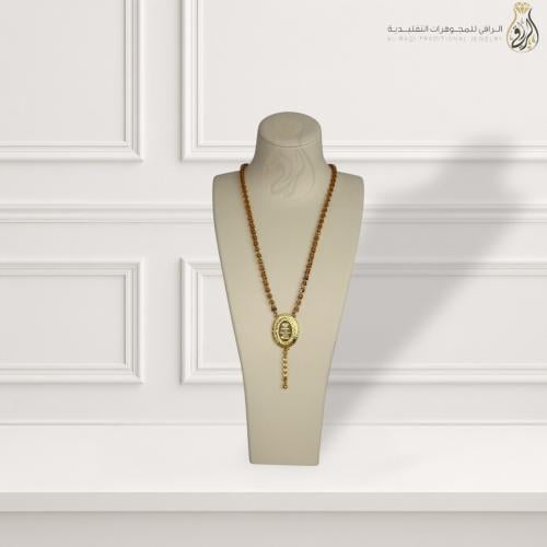 قلادة ذهب تقليدية بتعليقة بيضاوية فاخرة