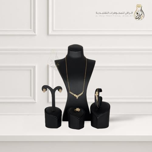طقم بتصميم أوراق بفصوص