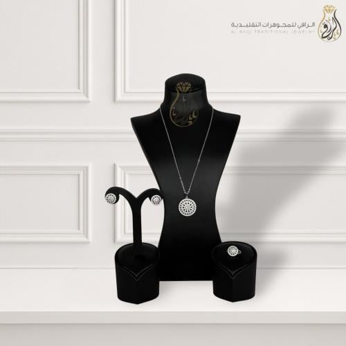 طقم مجوهرات تقليدي بتصميم دائري مزخرف