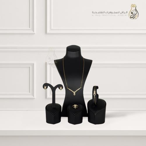 طقم بتصميم دمعة بفصوص