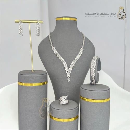 طقم بريق الأوارق الماسي