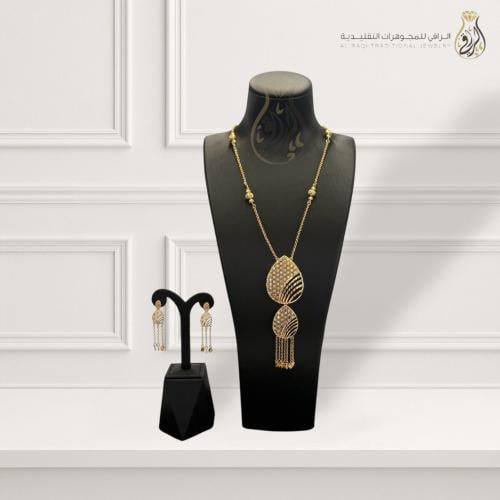 عقد بتصميم عصري متدلي