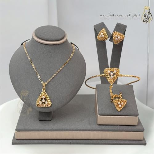 طقم مثلث اللؤلؤ