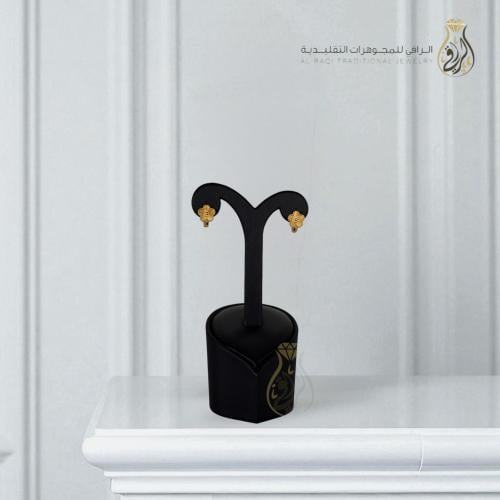 أقراط ذهبية بتصميم زهرة