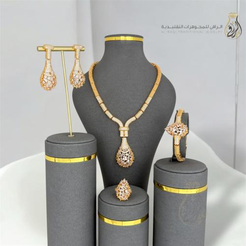 طقم قطرات مرصع بزركون فاخر