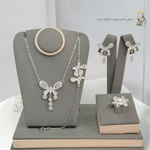 طقم فراشة ناعمة