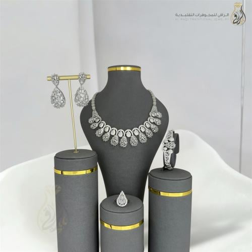 طقم قطرات مرصع بزركون فاخر