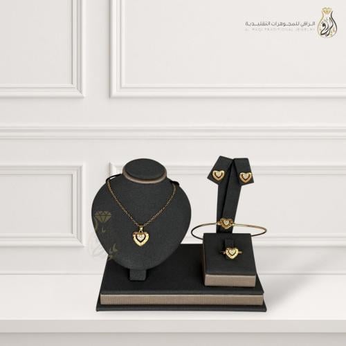 طقم مجوهرات تقليدي تصميم قلب مزدوج باللون الذهبي