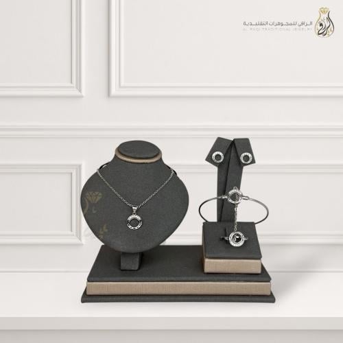 طقم مجوهرات تقليدي تصميم دائري مزخرف