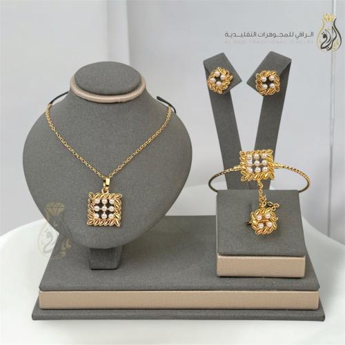 طقم أطفال باللؤلؤ