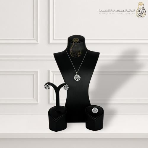 طقم مجوهرات تقليدي بتصميم نجمة متألقة