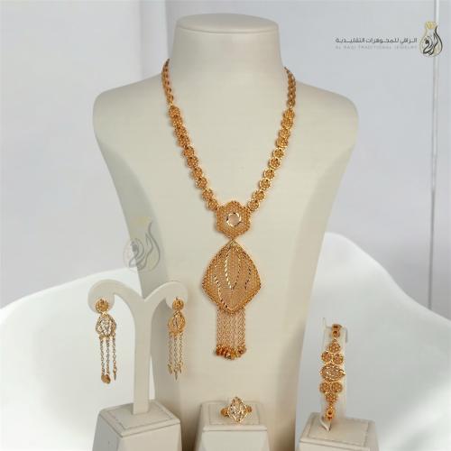 طقم نخبة الأنوثة