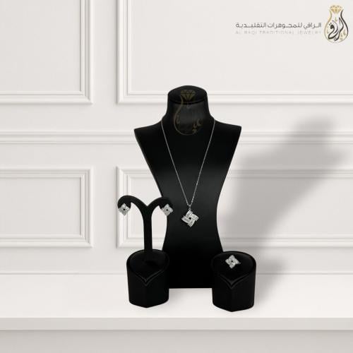 طقم مجوهرات تقليدي بتصميم مربع فاخر
