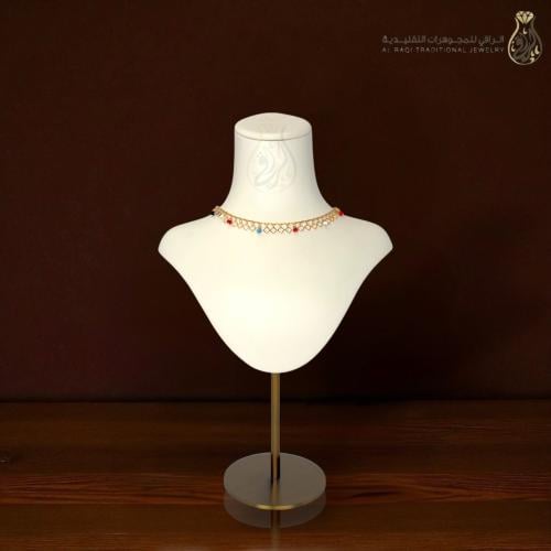 عقد الأحجار الصغيرة الملونة