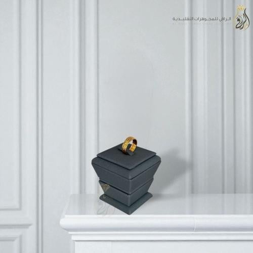 خاتم بنقشة فاخرة محفورة