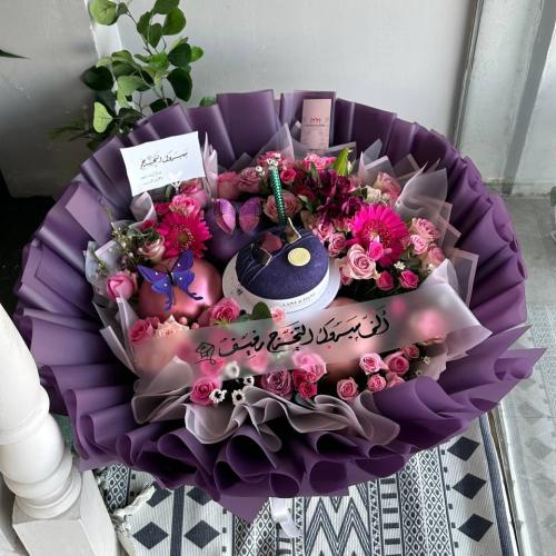 باقة باربل روز مع الكيك