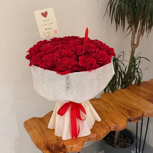 باقة الأناقة الحمراء