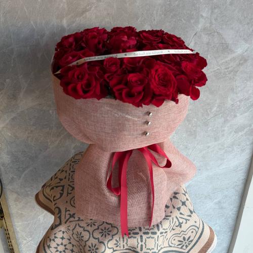 باقة الأناقة الحمراء