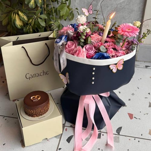 باقة الجلد الكحلي مع الكيك