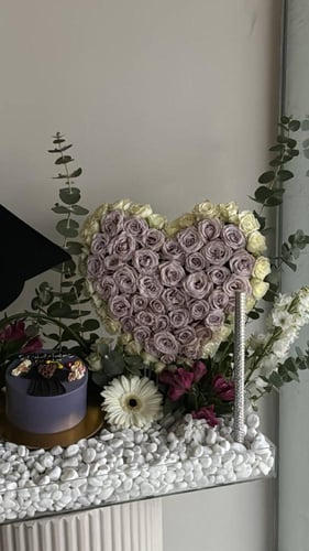 استاند التخرج مع الكيك الكوري