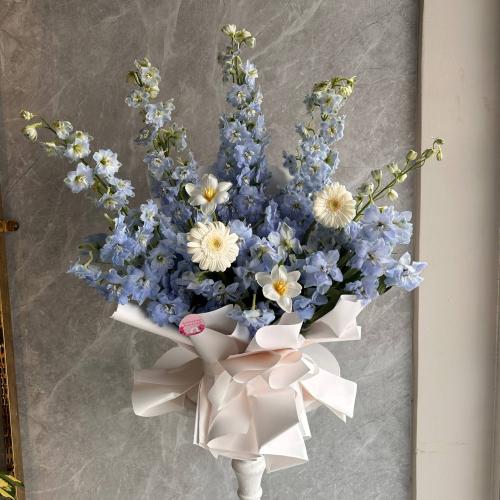 باقة الدلفينيوم