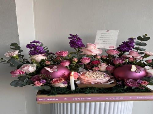 ستاند الميلاد الوردي