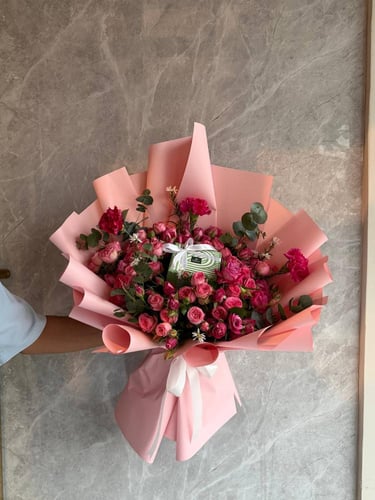 باقة نعومة وردية مع شوكولاتة باتشي