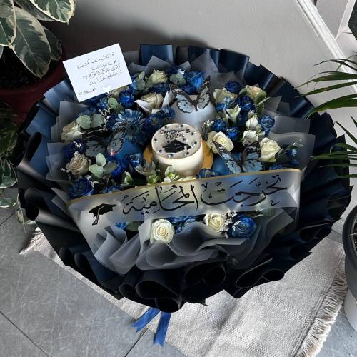 باقة التخرج الزرقاء مع الكيك الكوري