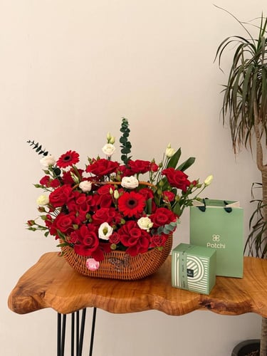 سلة ورد مع شوكولاتة باتشي