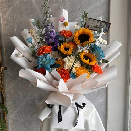 باقة دوار الشمس المشرقة