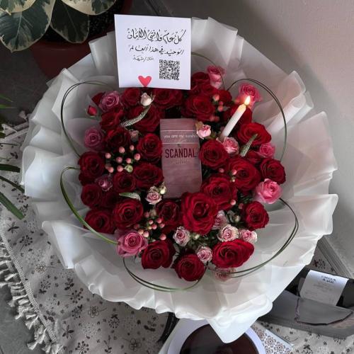 باقة لها مع عطر سكاندال