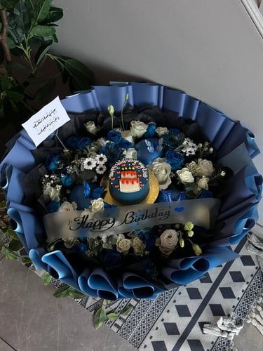 باقة بلو روز مع الكيك