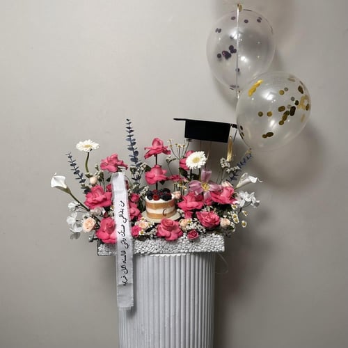 ستاند التخرج مع كيكة التوت