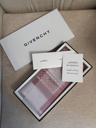 شماغ جيفنشي إصدار 2025