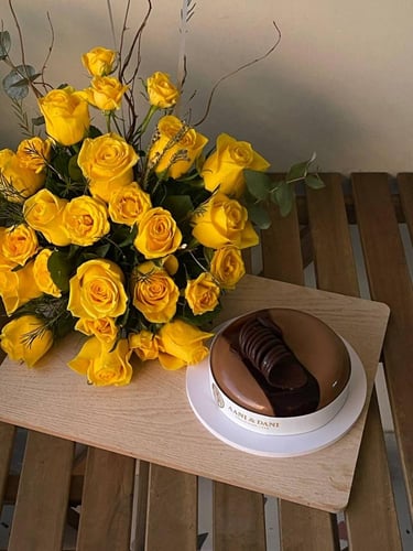 ستاند ورد اصفر وكيكة الجلاكسي