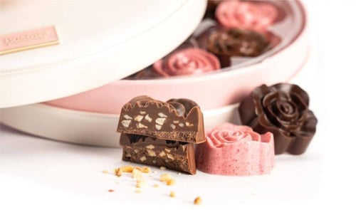 باقة مكس روز مع شوكولاته بستاني