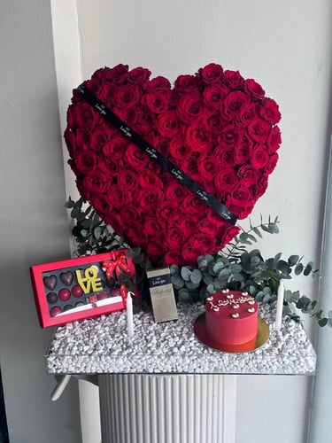 ستاند الفلنتاين مع الشوكولاته والكيك