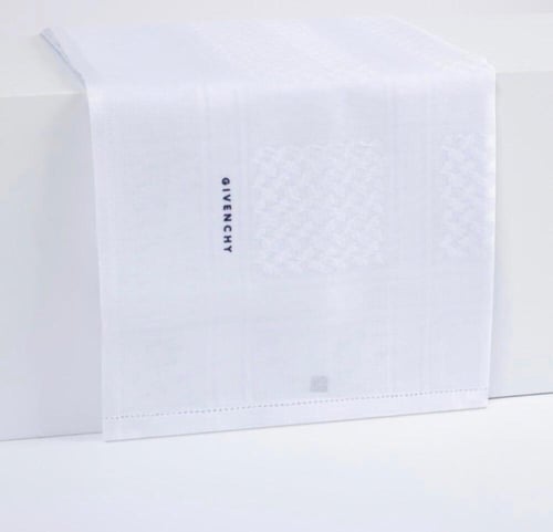 شماغ جيفنشي ابيض كلاسيك