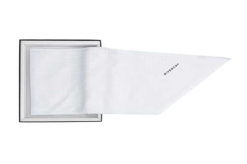 شماغ جيفنشي ابيض كلاسيك اخر اصدار 2026