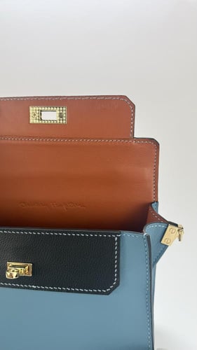 نفذت Audrey Hepburn mini & charm