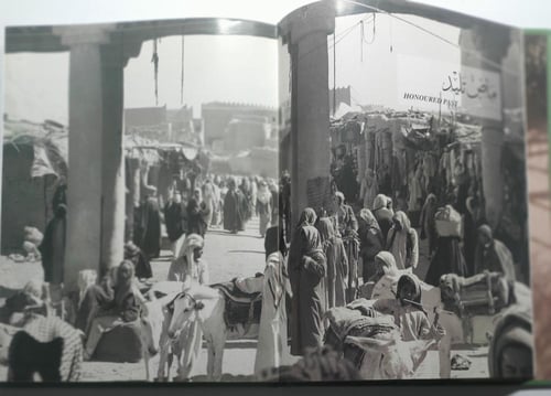 الرياض المدينة والحياة . مجلد من الحجم الكبير يحتو...