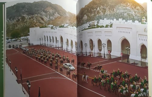 مسيرة الإخاء . غلاف مقوى من الحجم الكبير .الصفحات...