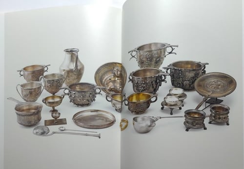 10 آلاف عام من الرفاهية . غلاف مقوى من الحجم الكبي...