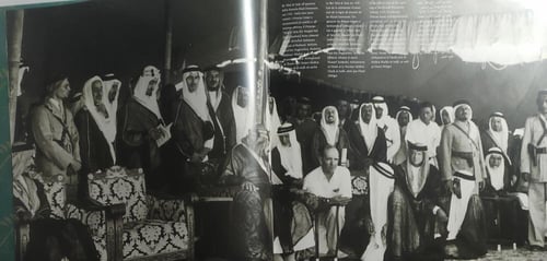 الملك عبدالعزيز : التاريخ المصور . غلاف مقوى . حجم...