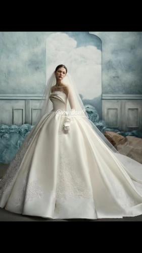 فستان زفاف ناعم وفخم شامل الطرحه والجيبون